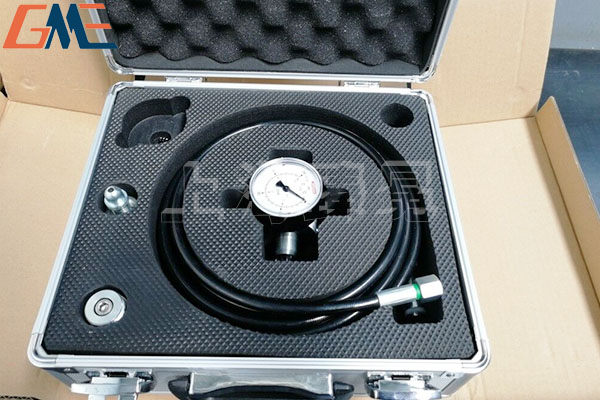 概述cpu型箱式充气(氮)工具由工具箱,带有压力表的多功能充气阀体