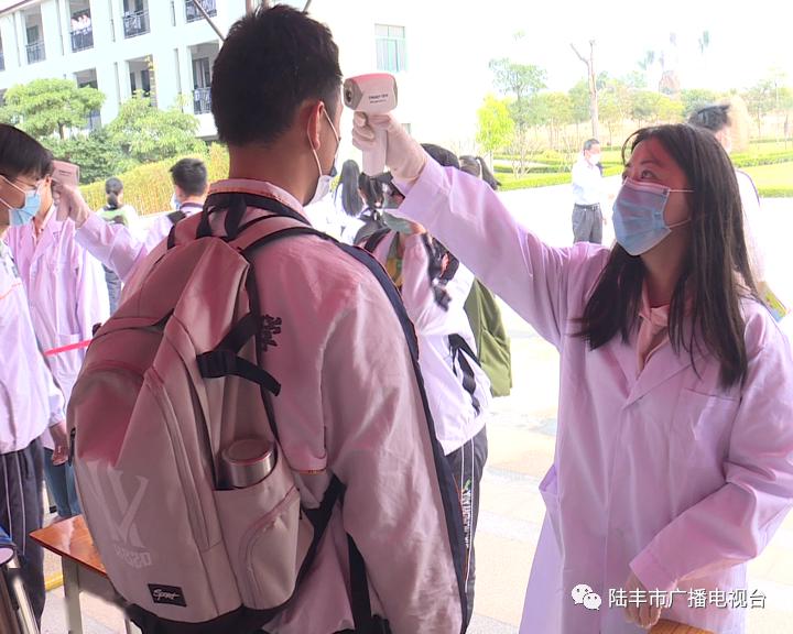 玉燕中学高三初三学子顺利返校开学