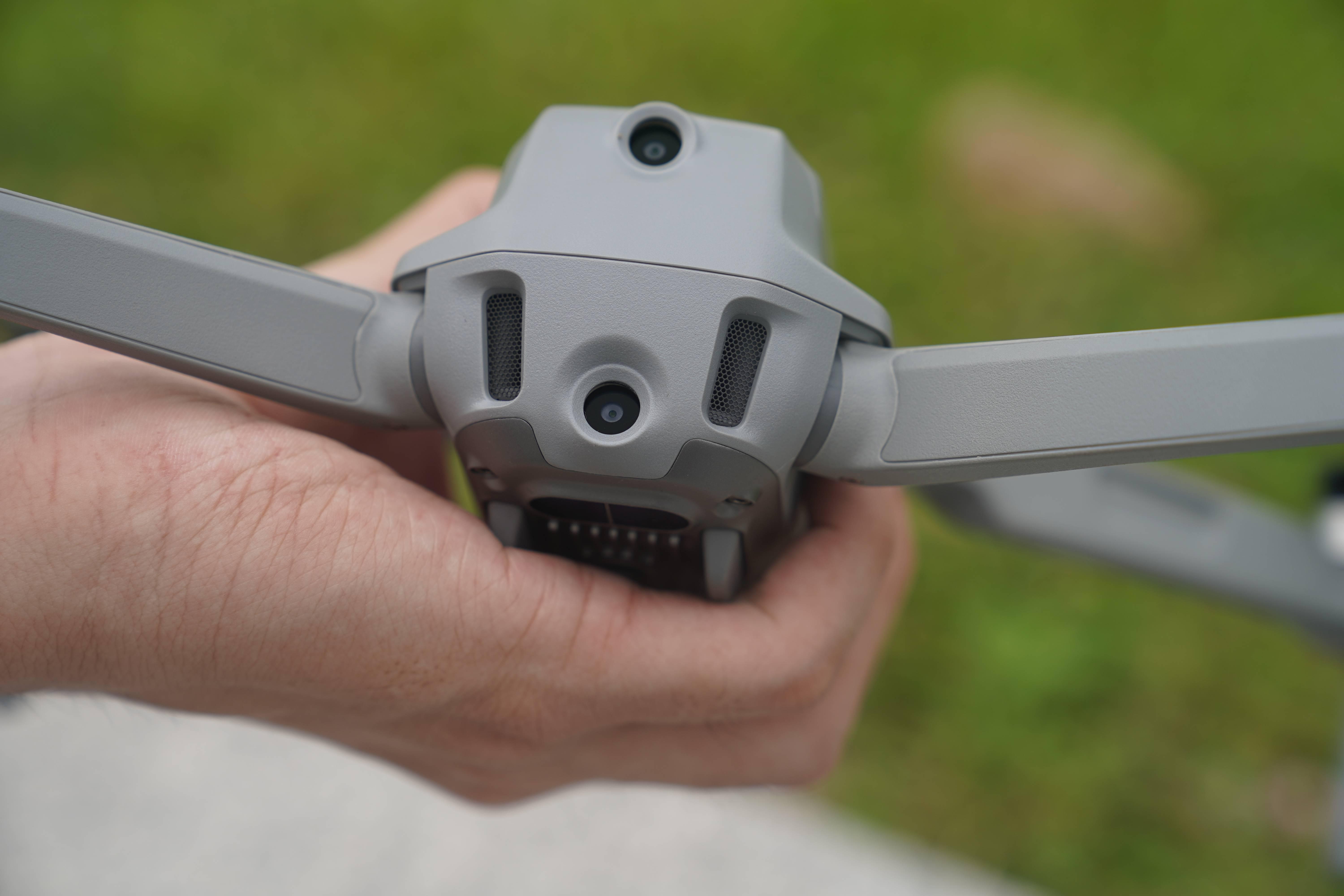 大疆无人机 air 2:轻巧且性能强大,「聪明」到会自己思考