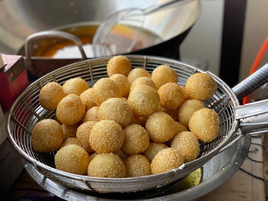 诸暨惊现油麻团一条街从街头吃到街尾吃货们10个胃都不够