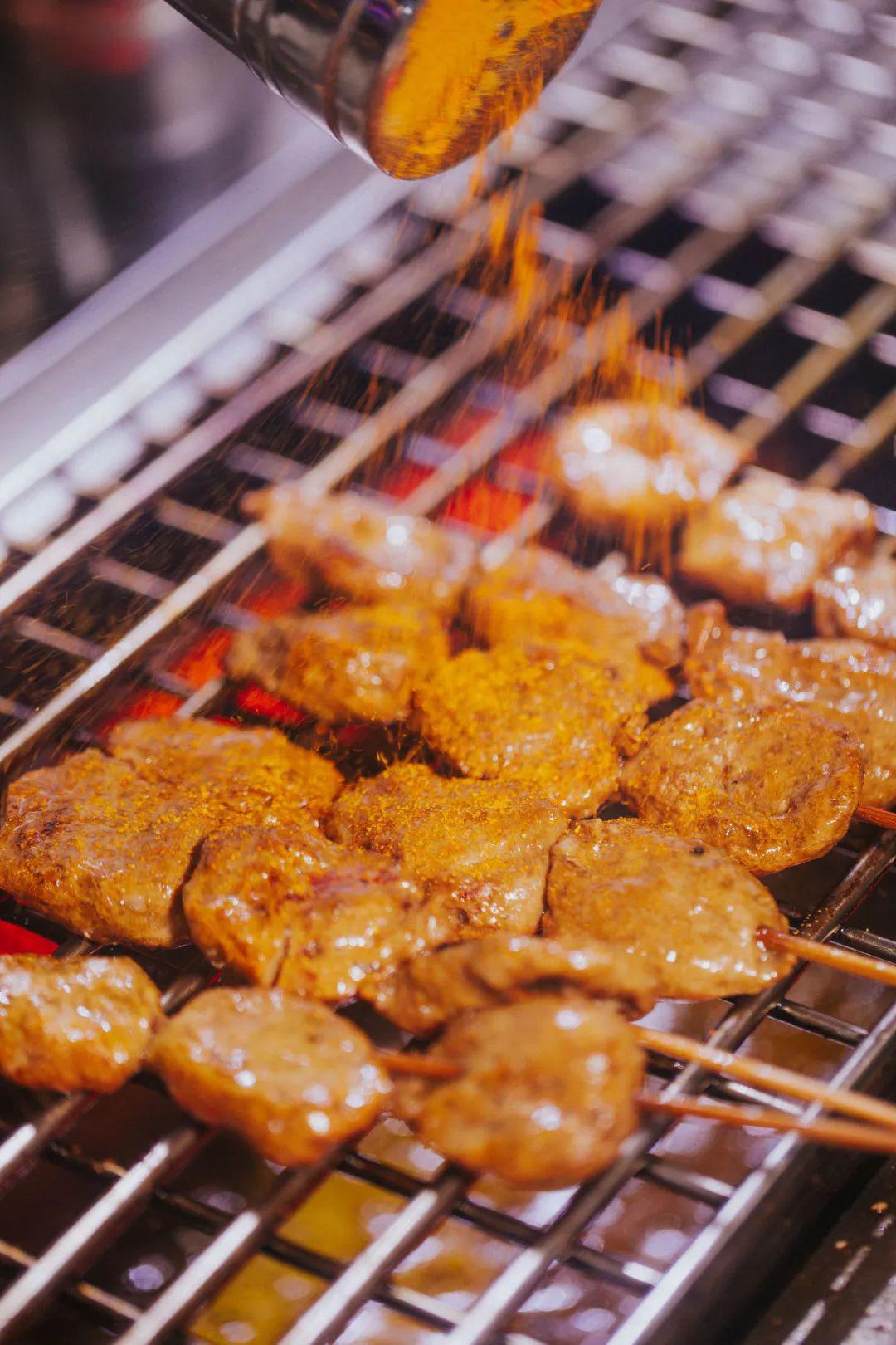 人均¥22!广州人私藏的天台烧烤,边吃串边"蹦迪",凌晨2点半