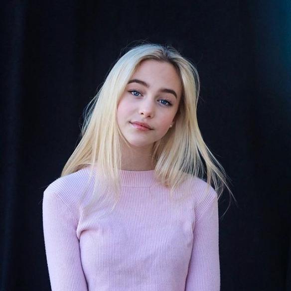 人气爆棚的美国00后小姐姐超越年龄的性感成熟美