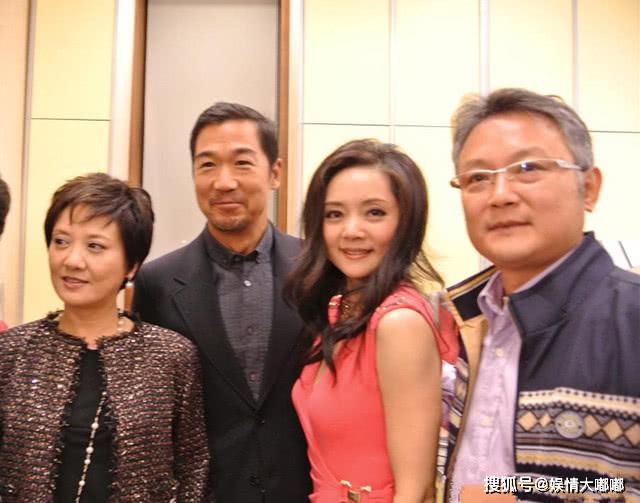 "贾宝玉"白了头,"薛宝钗"换了脸?一代人青春的终结!_张莉