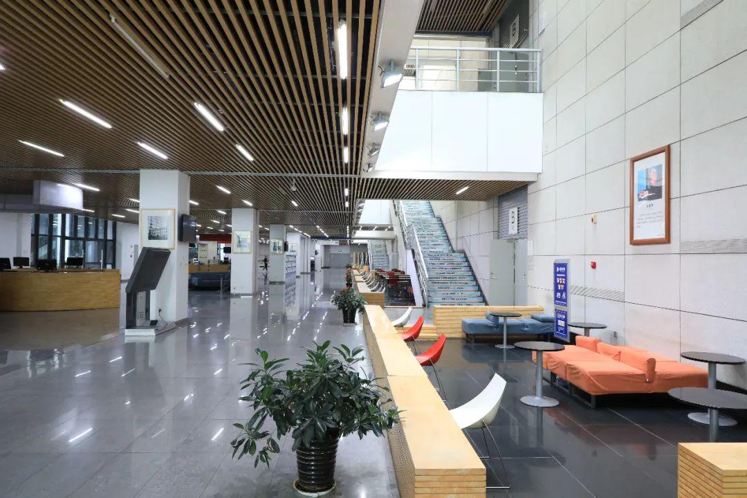 精心服务迎复学 书香四溢的西电图书馆分阶段开放