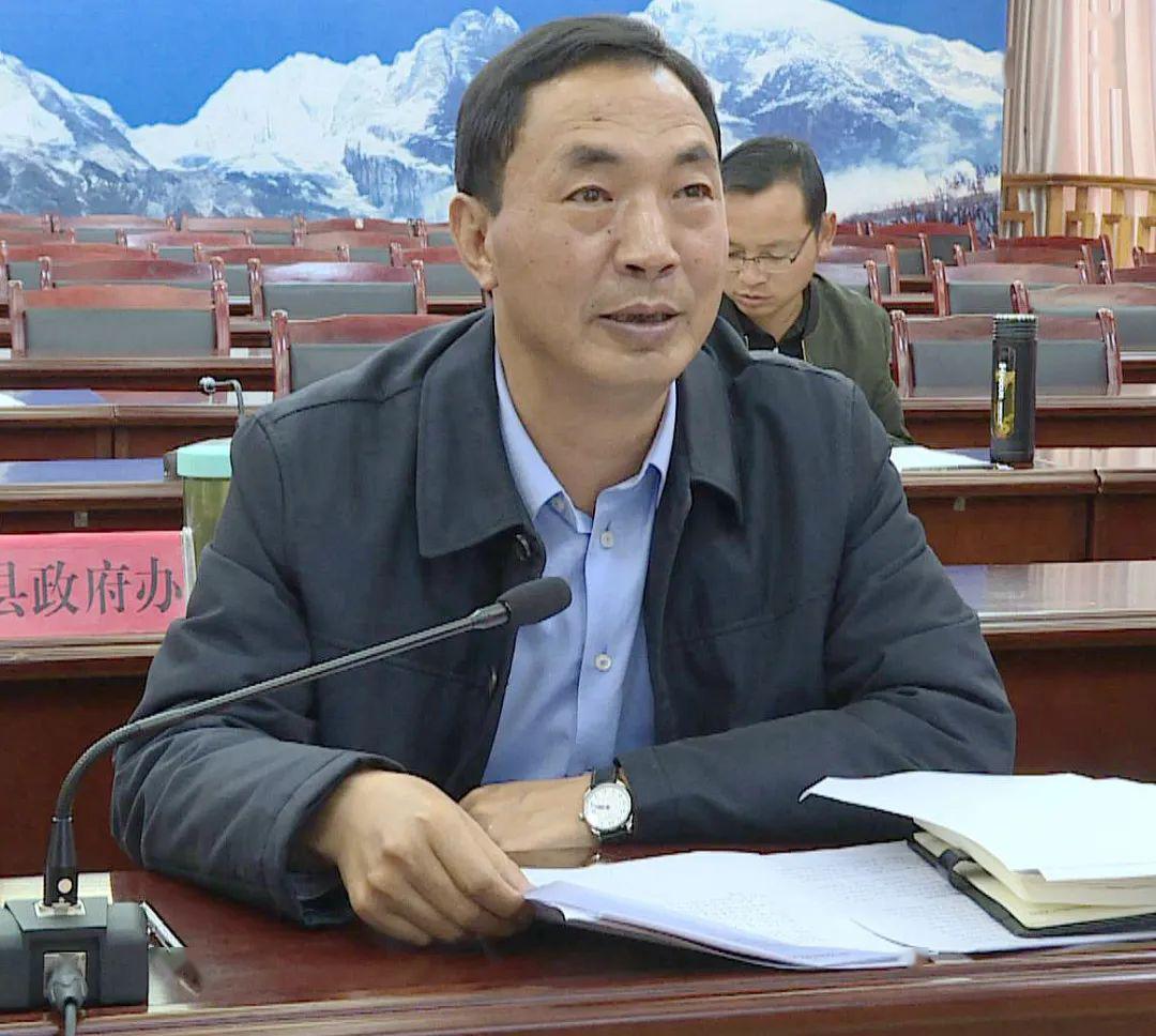 的号召,先后选派了桑国元,黄文峰两位年富力强的优秀干部到玉龙县挂职