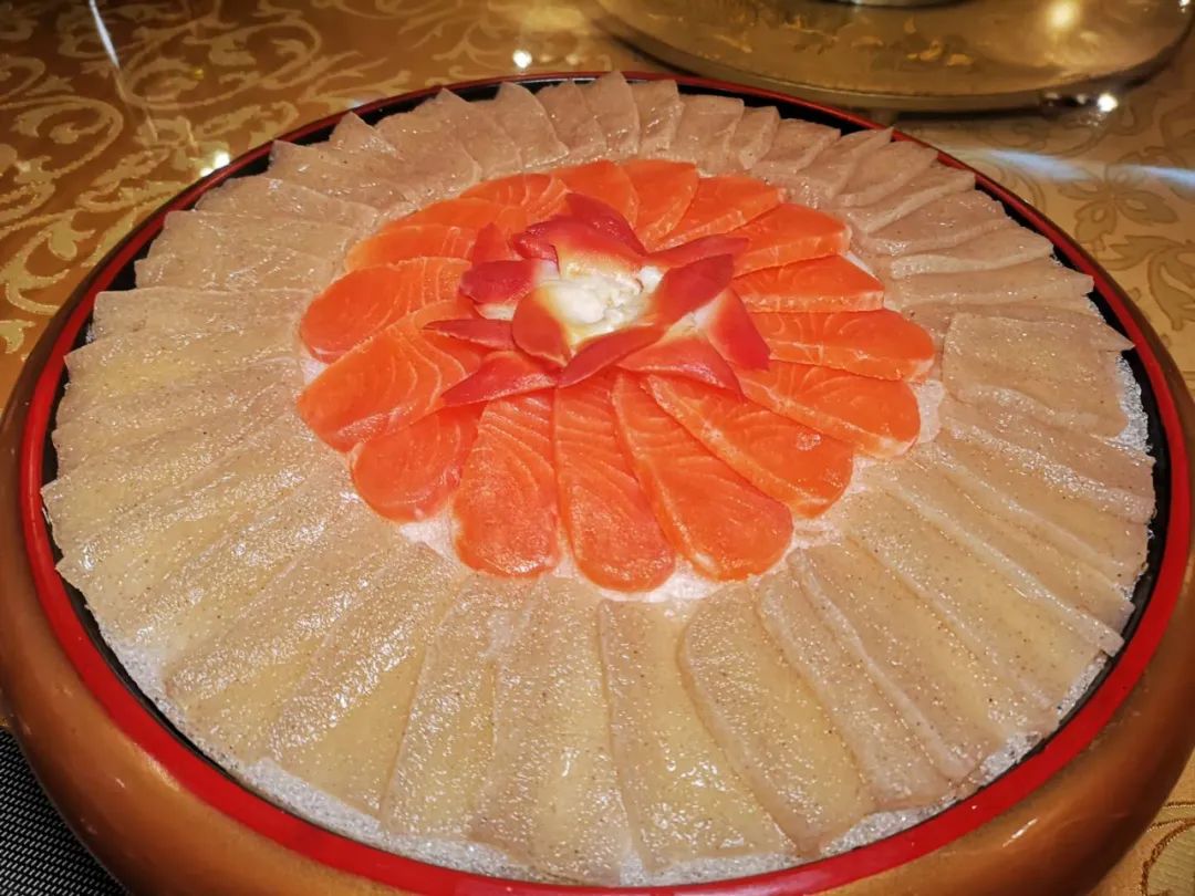 富源魔芋豆腐刺身文山三七干巴丝,用文山的三七根与寻甸的牛干巴丝为