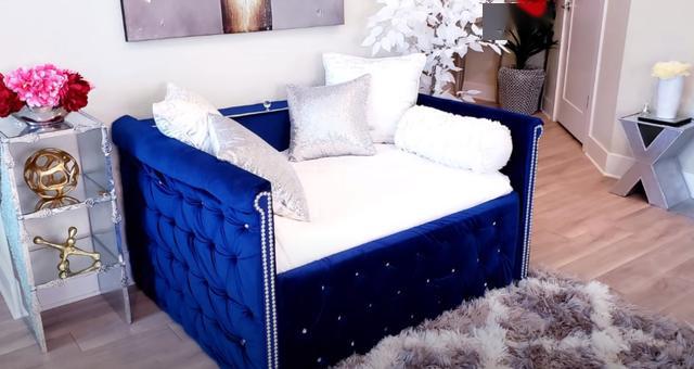 邻居用废纸箱造了个双人沙发成本不到100块我不敢用力坐上去