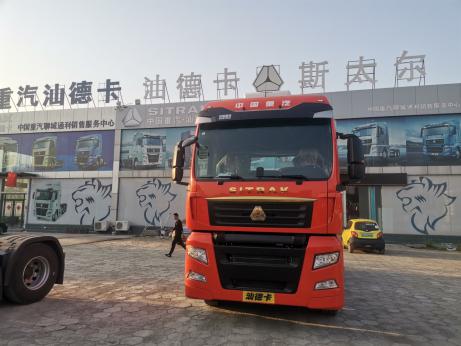 看看奢华版配置 这才是国产高端重卡该有的样子