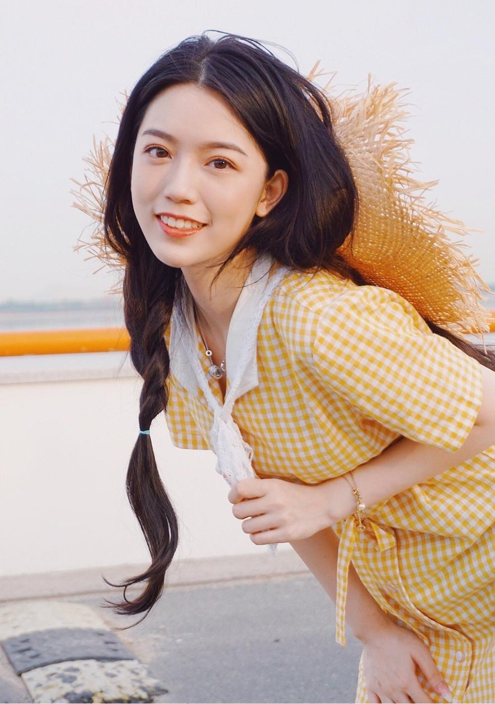 第一名:天秤座颜值测试:99分上榜理由:不论五官还是气质都美翻了,不要