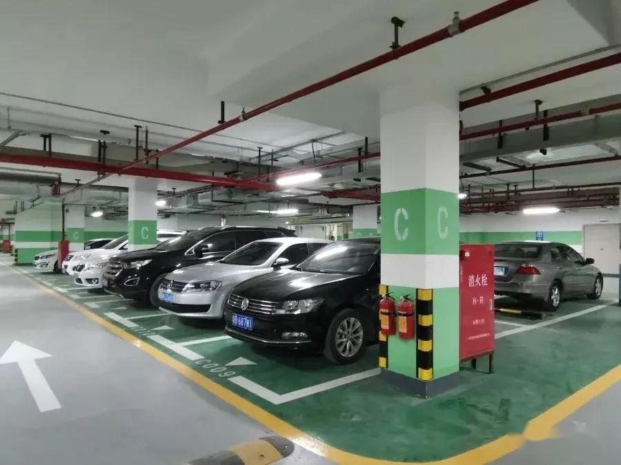 高州市运动场地下停车场5月1日开始收费你认同唯有收费才会有停车位
