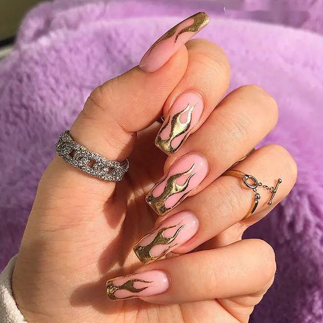 今天吃瓜吃累了,还是看点欧美风美甲养养眼吧