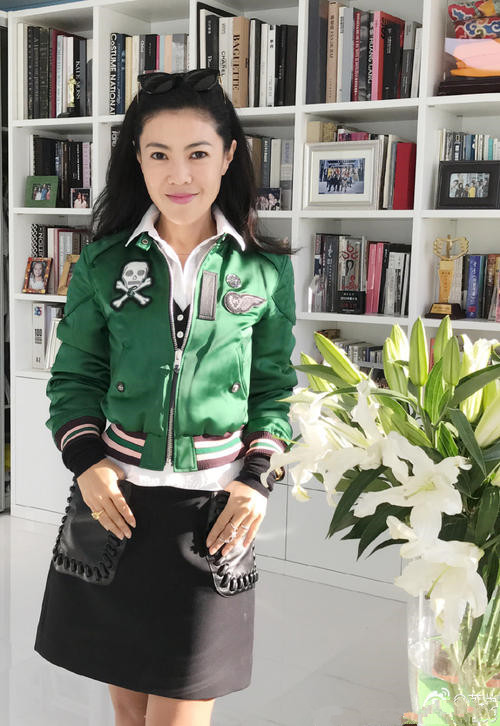 苏芒虽退居二线但穿搭仍在一线妥妥时尚女魔头