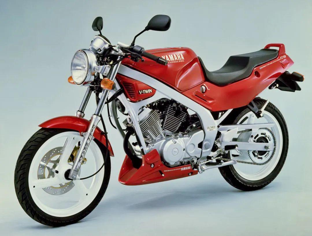 经典车yamaha三十年前的v型两缸fz150fz150