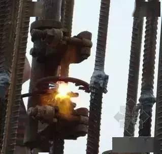 14,爆炸焊爆炸焊也是以化学反应热为能源的另一种固相焊接方法.