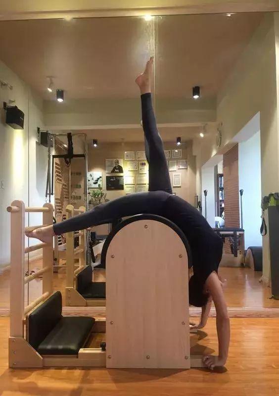 李沁的背,钟楚曦的肩:女人美不美,只看这里就够了!_体态