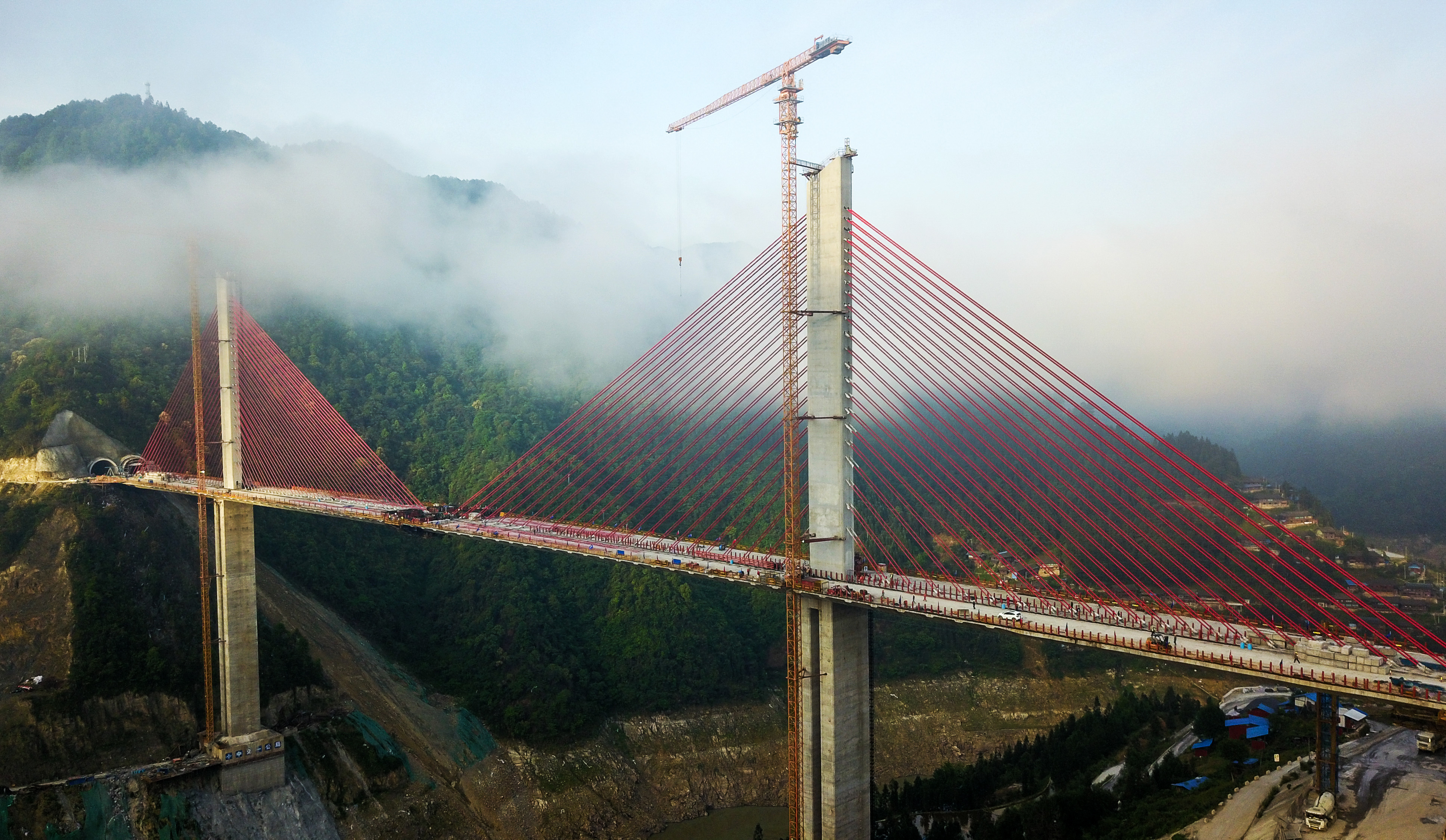 公司承建的贵州剑河至榕江高速公路控制性工程——清水江特大桥顺利合