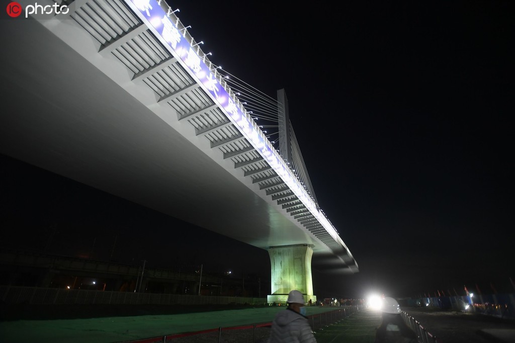 15万吨斜拉桥在沈阳转体成功刷新国内斜拉桥转体新纪录