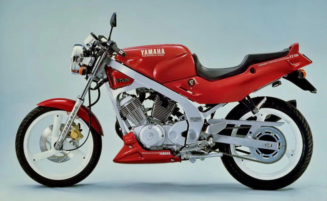 经典车yamaha三十年前的v型两缸fz150fz150