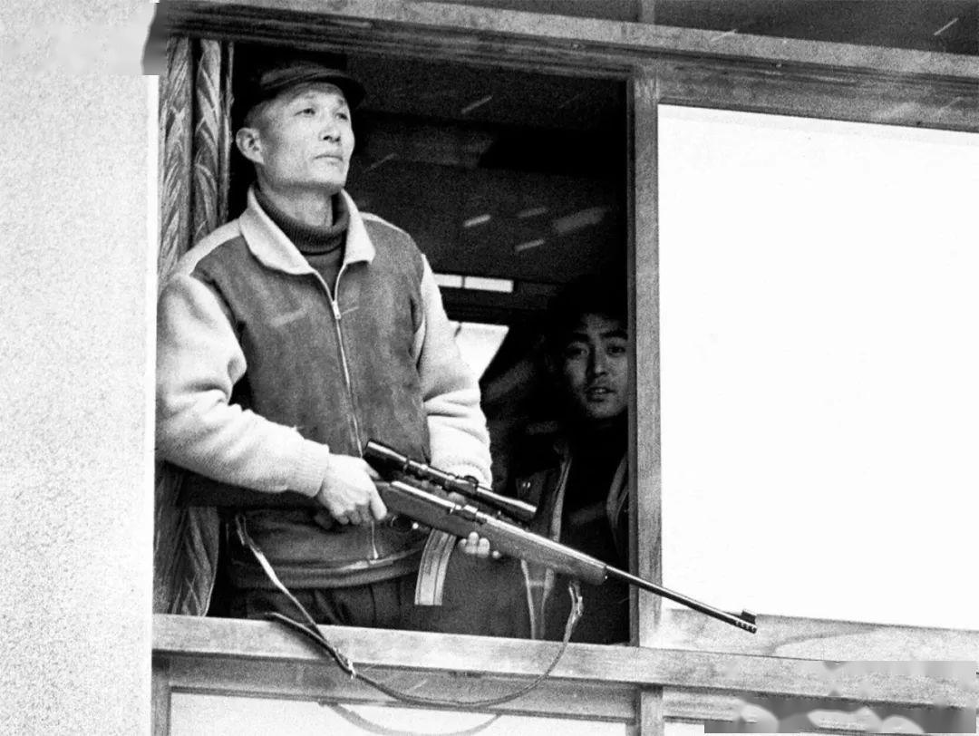 从青龙刀到怒罗权聊聊那些在日本的中国黑帮们