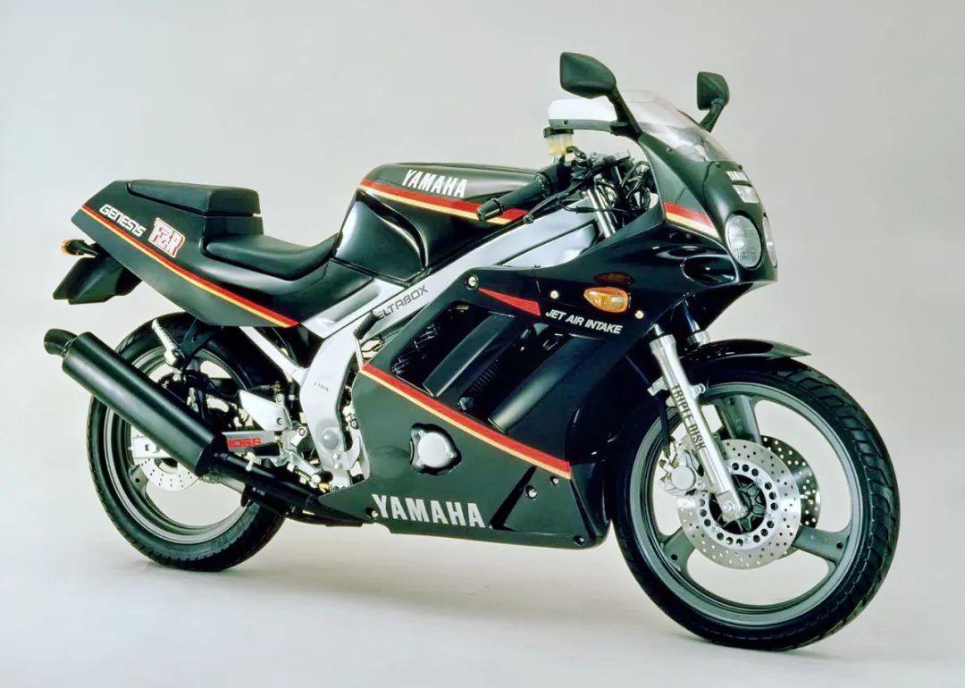 经典车yamaha三十年前的v型两缸fz150fz150