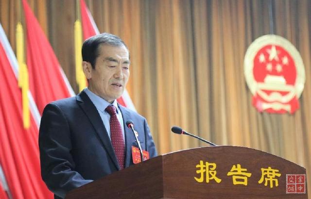 委员会的委托,县人大常委会主任李义祥向大会作人大常委会工作报告