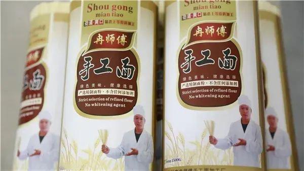 外观诱惑无穷,本打算以腊肉销售起家的"八二哥"带上云南妻子辗转回乡