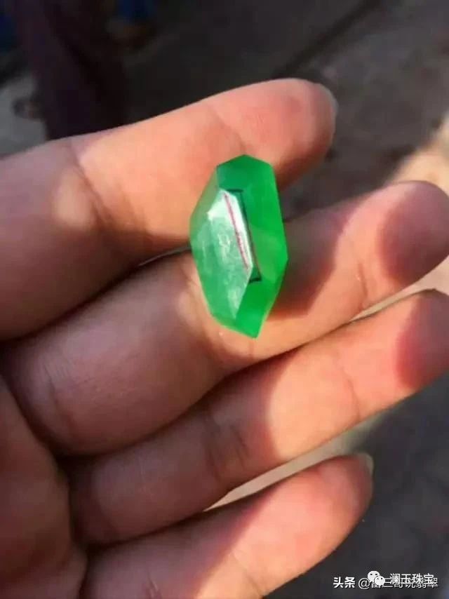 翡翠边角料加上绝佳的创意,效果超乎想象,真正的变废为宝!_设计