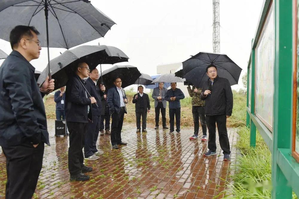 靖西党政考察团到西林考察调研扶贫和经济社会发展工作_钟恒钦