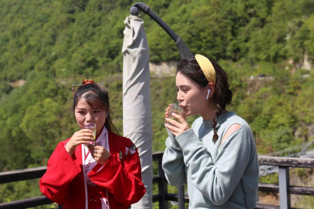 "云游美丽中国"走进保康九路寨   副县长张小艳为保康旅游代言