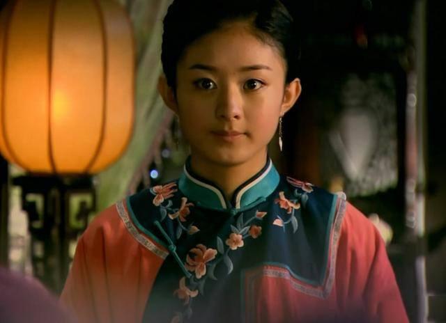 记得2008年,赵丽颖出演于正编剧的《锁清秋》,演安以轩旁边一个不起眼