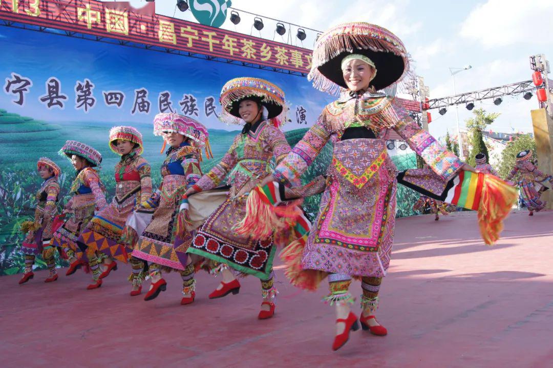 耈街乡是国家首批非物质文化遗产保护项目"昌宁苗族服饰"发源地"中国