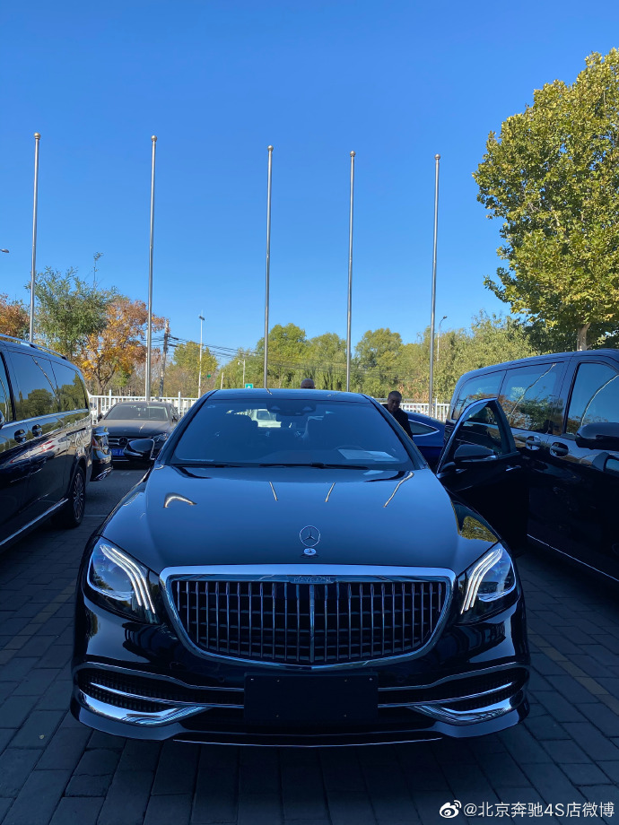 当你前面有一辆2020款奔驰迈巴赫s450