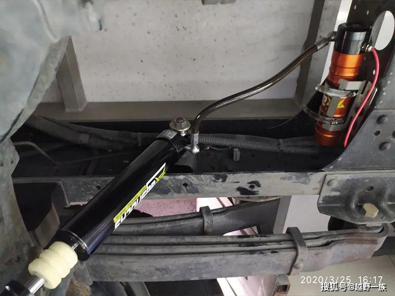 上海车主的轻卡c型房车 五十铃700p四驱越野房车改装氮气减震器