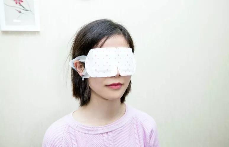 热敷眼罩:融化病理性睑脂,使睑脂更容易排出.