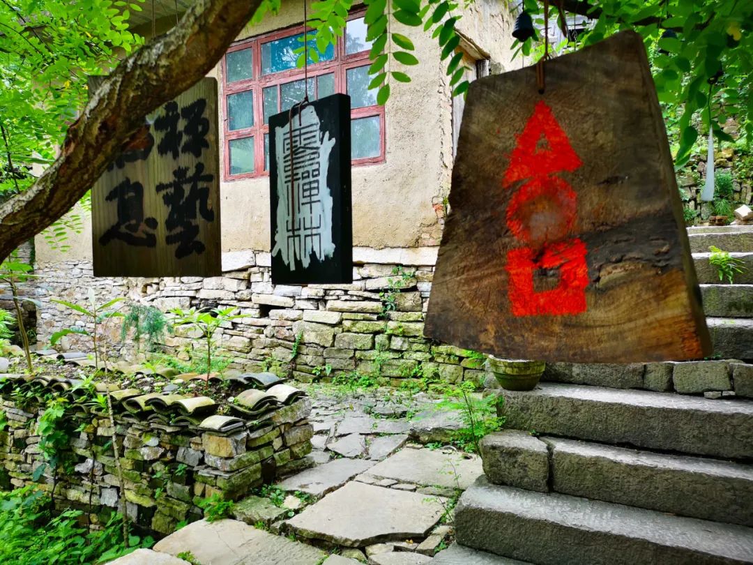 贵州大山藏着个村庄因建水库而荒废三个僧人变其为世外桃源