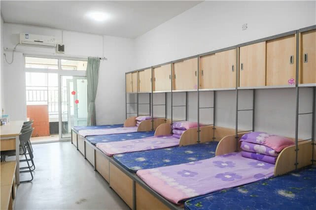 重庆九龙坡区首批小学生开学啦