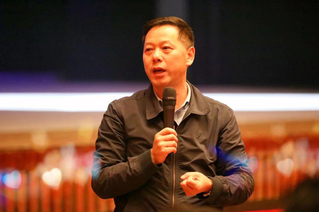 副主任葛倩倩,《无名卒》导演胡晓波作演出前动员京话剧《无名卒》的