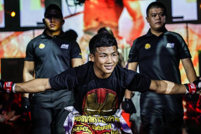 在练习泰拳之前,罗唐对体育训练毫无兴趣.