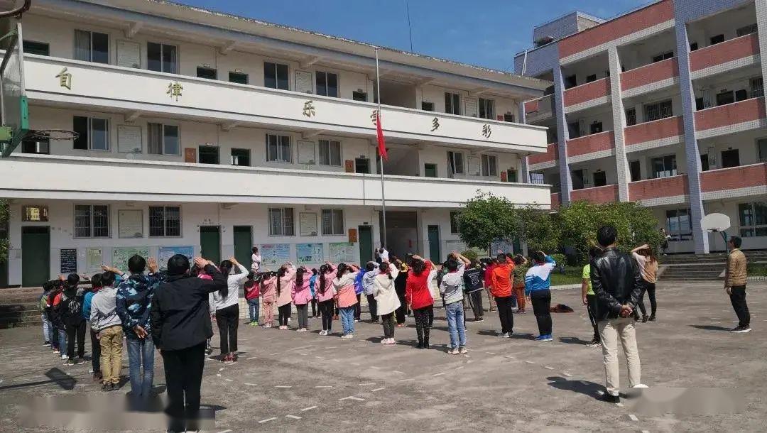 绥江高中初中和小学部分年级学生正式复学上课