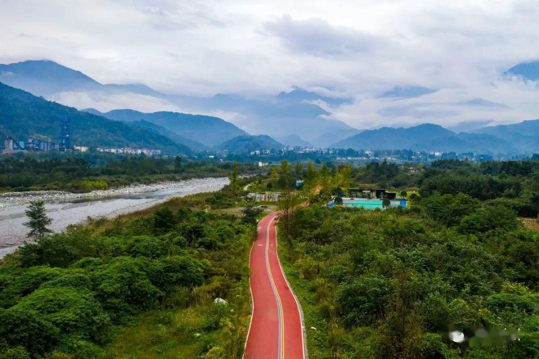 去公园绿道捉住彭州的春天