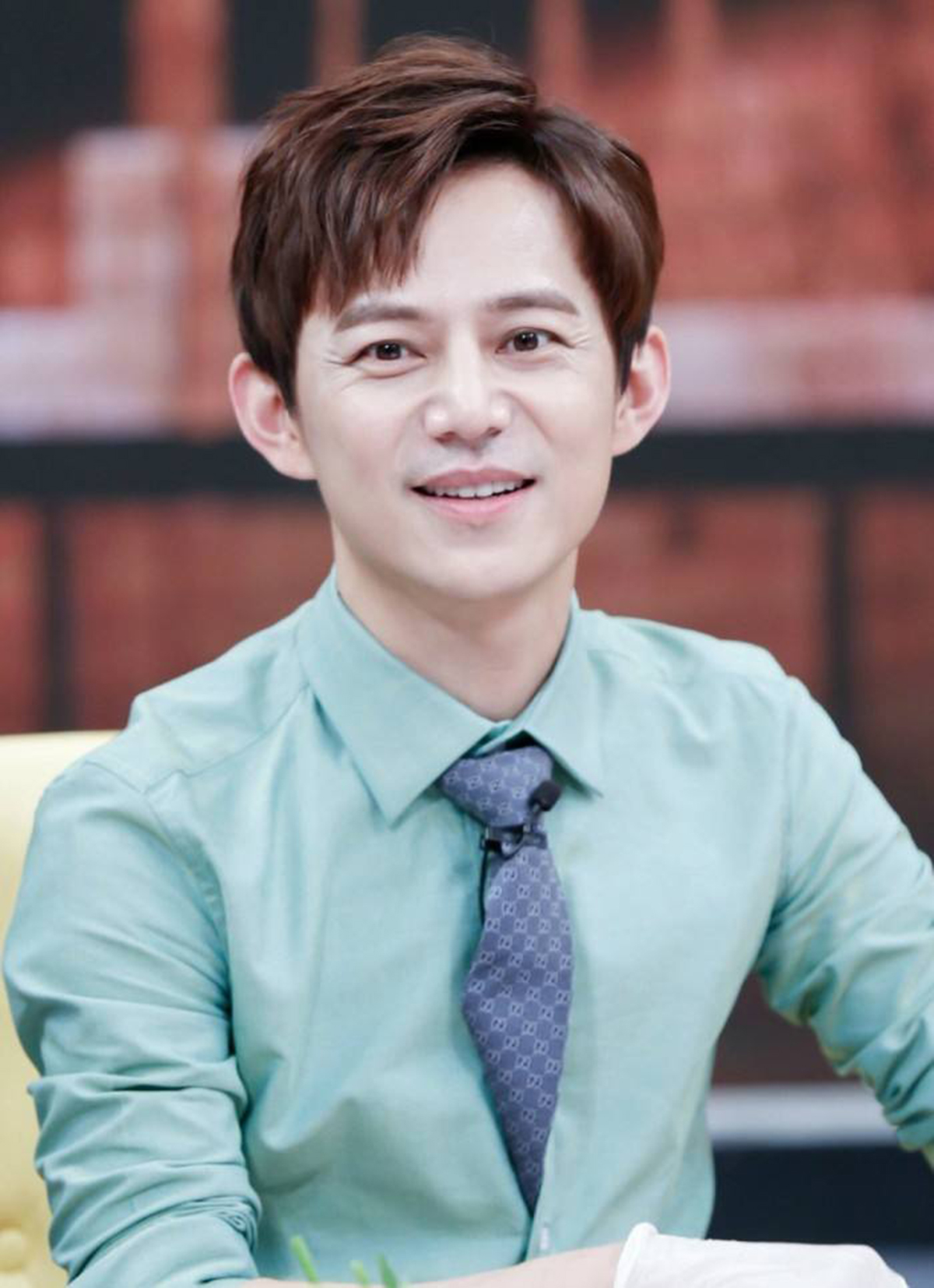 何炅过生日太热闹作为主持人的他为何能被称为娱乐圈顶流?