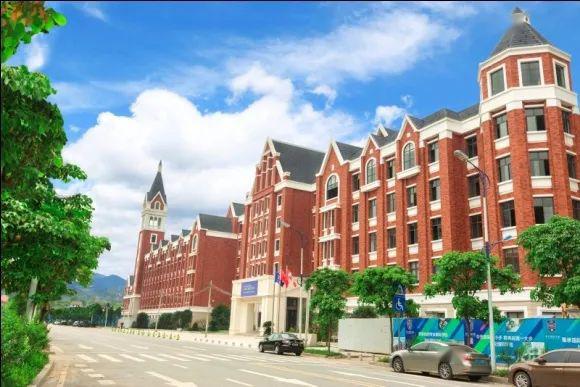 想象过吗?花开正好,推窗即见佛罗伦萨