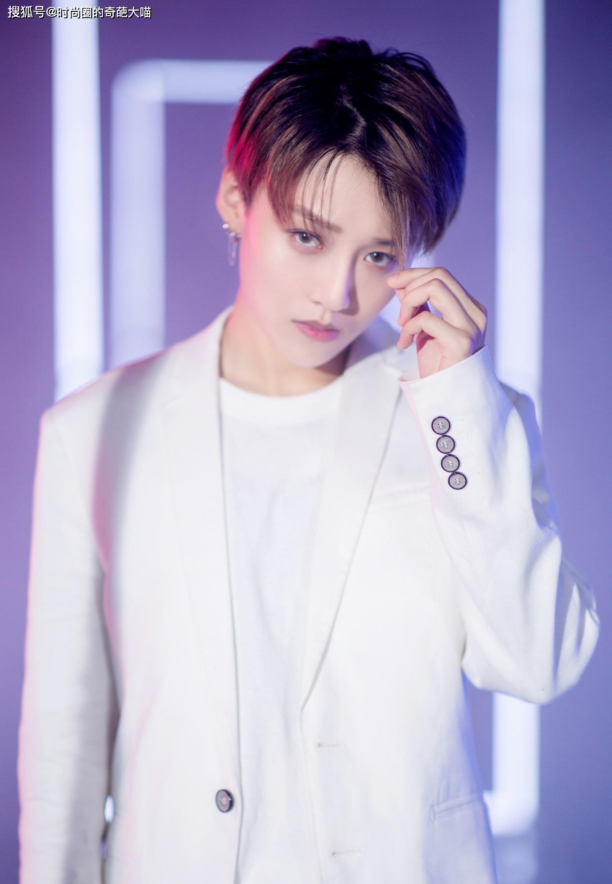 原创刘雨昕画报撞脸范冰冰颜值神韵相似度极高不说还以为是亲生的