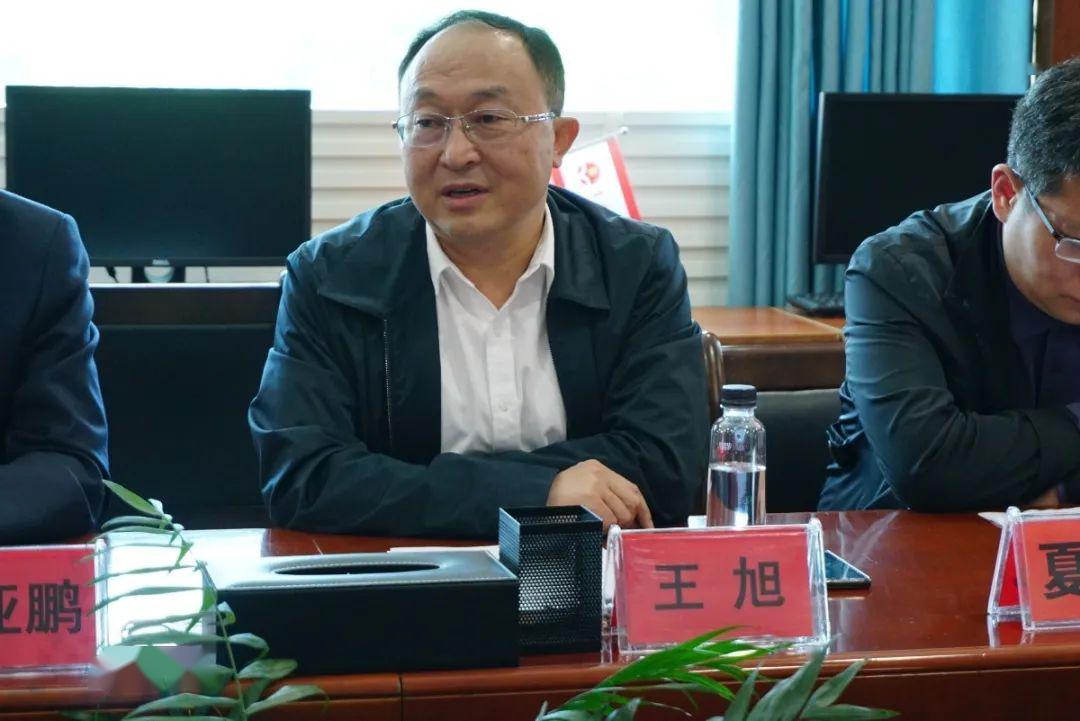 王旭副总经理发言贵州人民出版社,贵州画报期刊传媒集团当场向我校