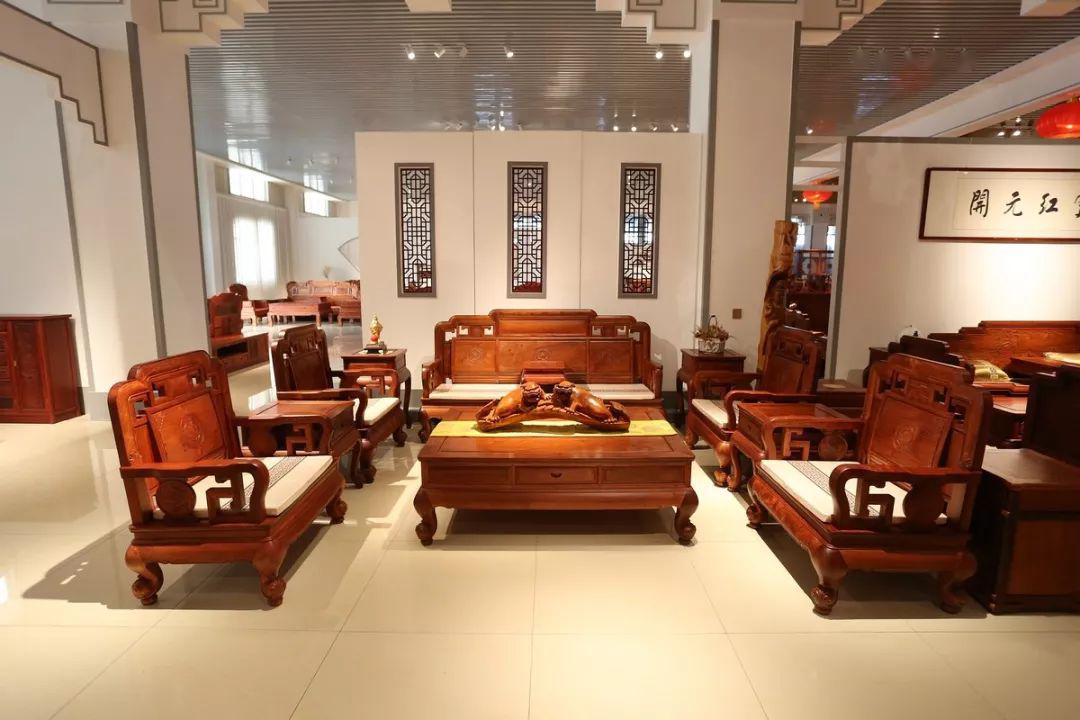 平方米上千款红木家具任你选寿光开元红宝红木展厅抢购电话:(潍坊科技