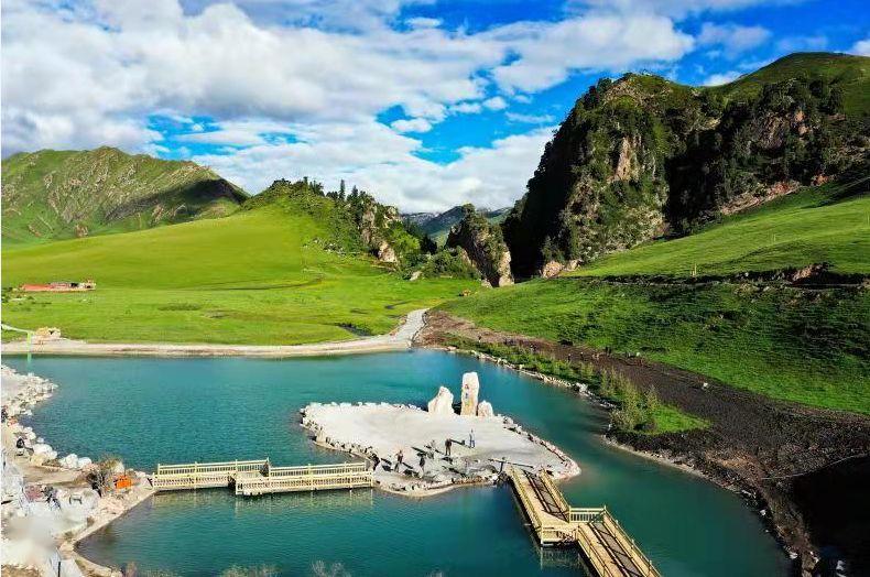 川西北旅游的终极目的地这里正蓄势待发的花海季将迎来十里花海延绵