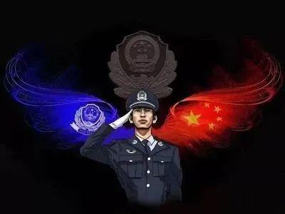 有让人安心的警徽闪耀.
