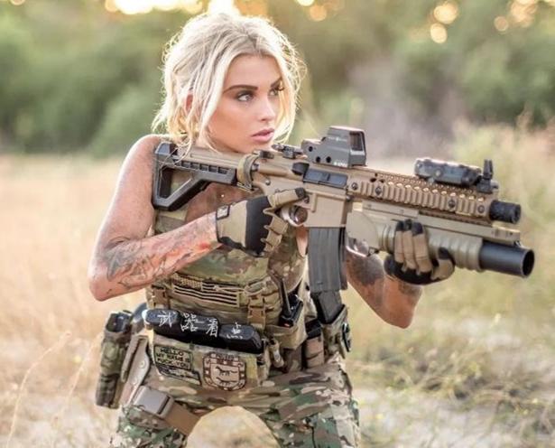 军事丨世界著名枪模daninicole曾经是一名美军现役军人