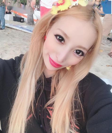 日本女星将家中直播生子,曾与富豪老公结婚1星期就分居_加藤