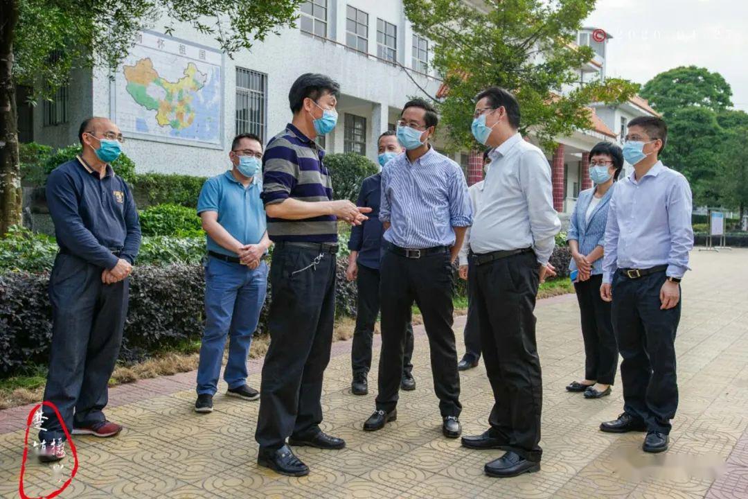 普宁市市长率队到梅峰中学检查高三,初三学生返校复课情况,图片直击
